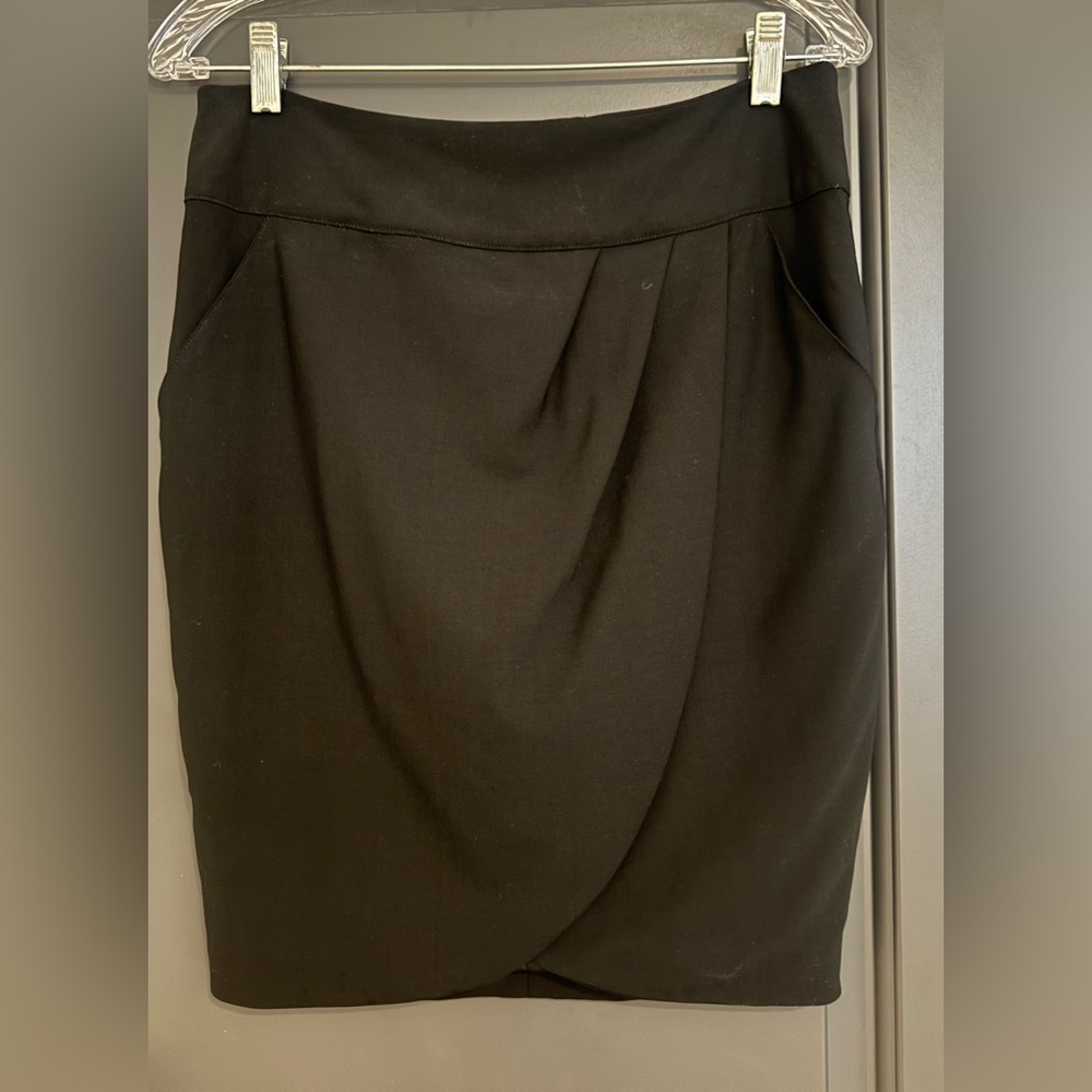 Marciano black tulip wrap style skirt sz 6